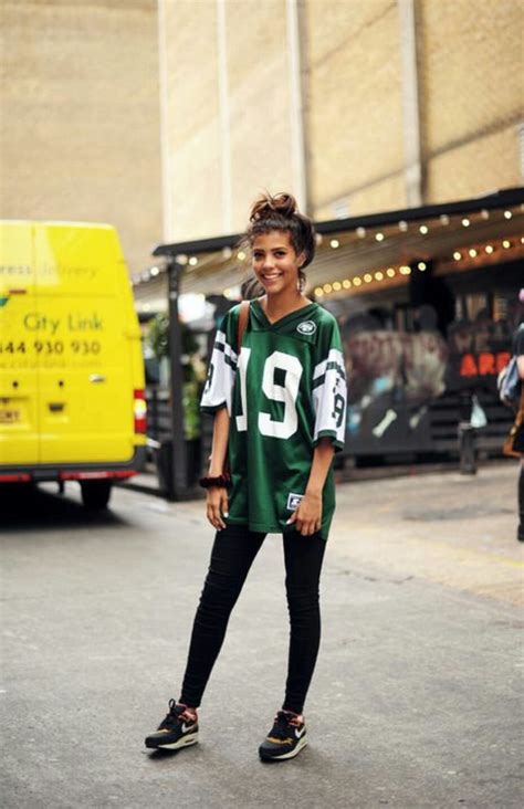 19 Cute Ways To Wear A Sports Jersey Stylish Outfit Ideas — Nikki Lo