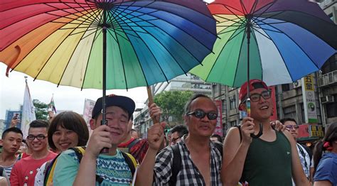 Tens Of Thousands Celebrate Taiwan Pride Pinknews Latest Lesbian