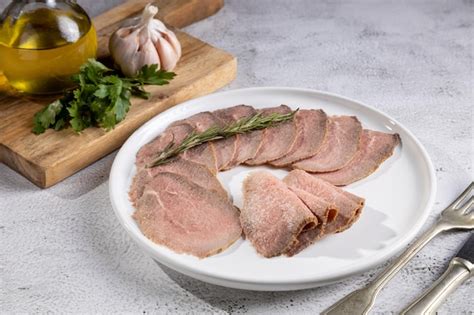 Premium Photo Sliced Roast Beef On Plate