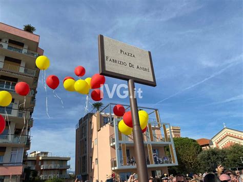 Albenga Taglio Del Nastro Per La Nuova Piazza De Andr Il Sindaco