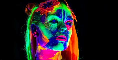Neon Naked Life Drawing BOXPARK Wembley London Classes Reviews DesignMyNight