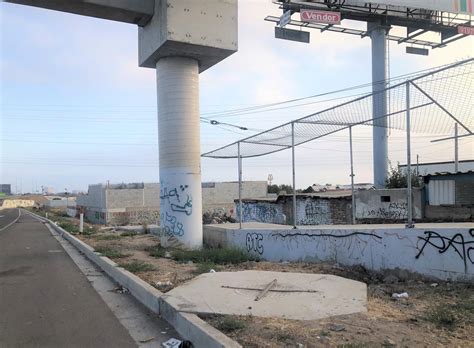 Indigentes Lanzan Piedras A Automovilistas Desde Puente De La Colonia