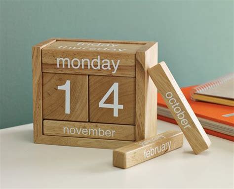 Wooden Perpetual Calendar | Wooden calendar, Diy desk calendar, Diy ...