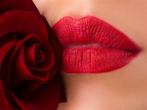 8 Red Lipstick Shades Every Lipstick Lover Has To Own Faces Canada