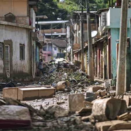 Sancionada Lei Que Garante Prioridade Na Reconstru O De Casas Para