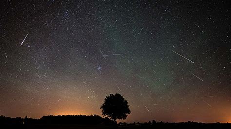 Spectacular meteor shower is set to light up the sky with fireballs ...