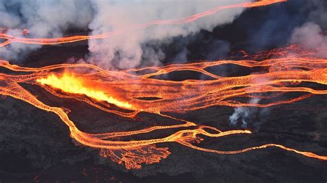 Watch Mauna Loa Volcano Eruption Continues In Hawaii