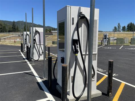 Cow Creek Umpqua Tribe Opens Universal Electric Vehicle Charging