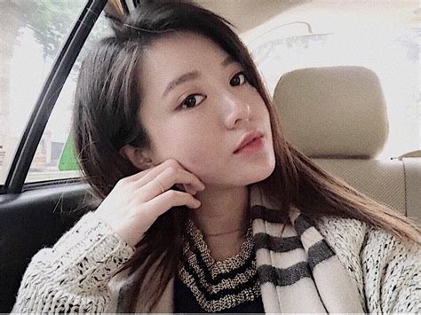 Hot girl hot boy Việt Yến Tatoo phá nát hit Người lạ ơi sao