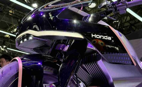 Honda se adelanta al futuro con esta moto naked de ultra tecnológica