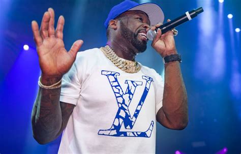 Le rappeur 50 Cent est poursuivi en justice pour avoir jeté un micro au