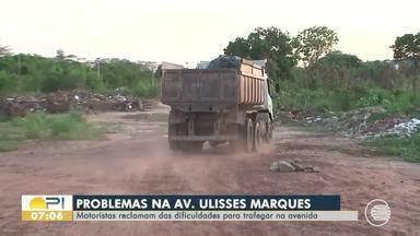 Bom Dia Piauí Motoristas reclamam das péssimas condições da av