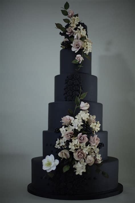 20 Dark Wedding Cakes That Add A Gothic Flair To The Special Affair