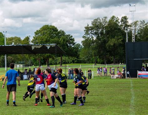 Rugby femenino Encuentro en el Club Atlético con participación de