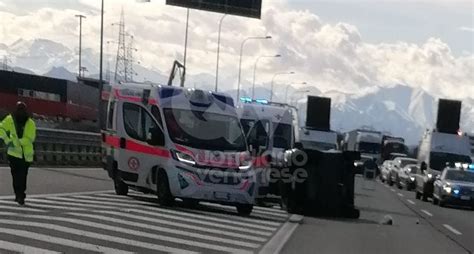 INCIDENTE IN TANGENZIALE A VENARIA Scontro Fra Due Auto Una Si