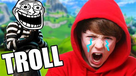 TROLLEO a NIÑO RATA en FORTNITE EMPEZÓ a LLORAR YouTube