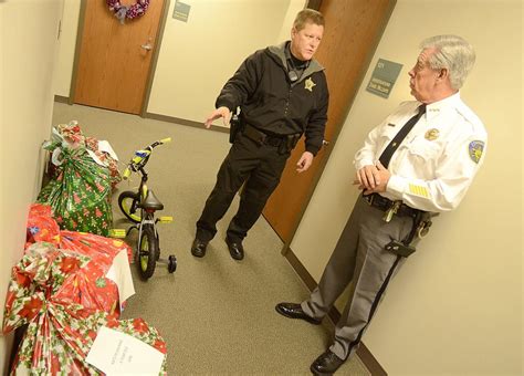 Santa With A Badge Alexander County Sheriffs Deputies Deliver