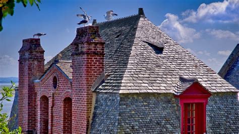 Slate Roofs: Everything You Need to Know - NewHomeSource.com