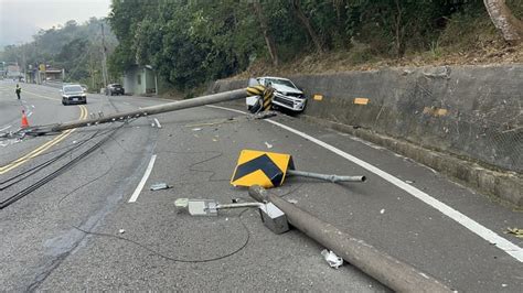 苗栗獅潭台3線自小客車撞電桿 1死2傷 圖