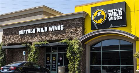 Buffalo Wild Wings Franchise Costs 3 6m 2023 Auv And Profits