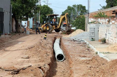 Ruas Do Bairro Pedra 90 Recebem Implantação Da Rede De Drenagem De