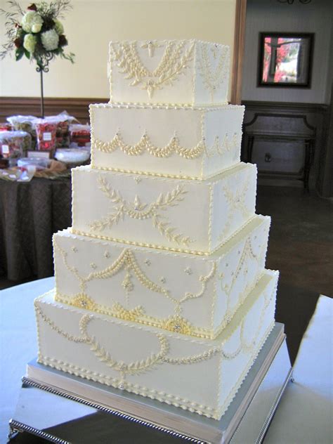 Square Tiers Buttercream Piping And Nonpareils Magpies Bakery