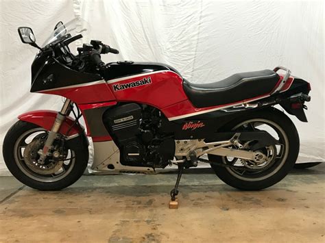 Auto123 Unleash The Legend Discover The 1985 Kawasaki GPZ900R