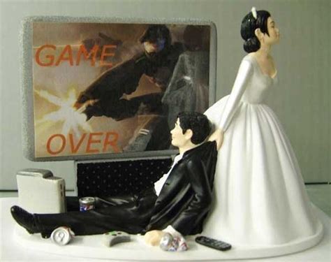 20 Awesomely Funny Wedding Cake Toppers | KLYKER.COM