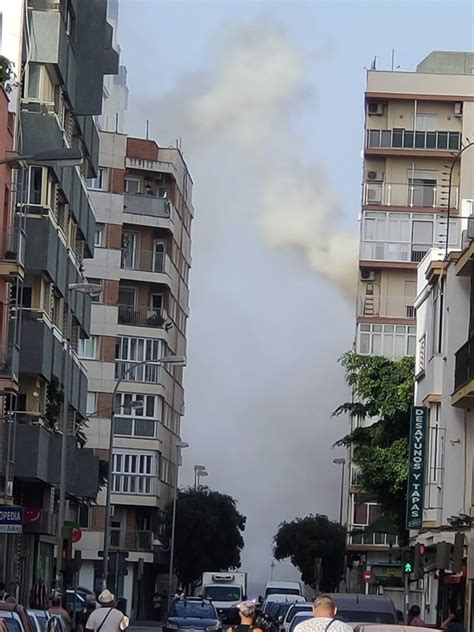 Una persona herida por inhalación de humo en el incendio de un asador