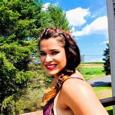 Big Butt Milf Sammi Starfish Is Showing Her Booty In The Sunshine Outdoors 15 Photos