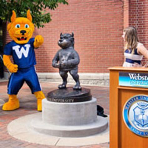 Student Leaders Unveil Statue of University Mascot | Webster University