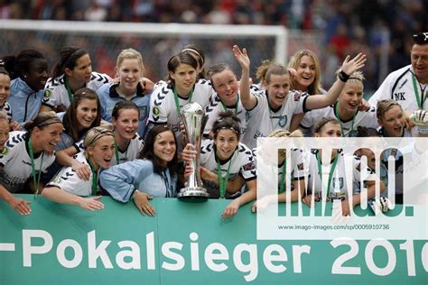 Fussball Dfb Pokalfinale Frauen Fcr Duisburg Usv Jena Im Rhein