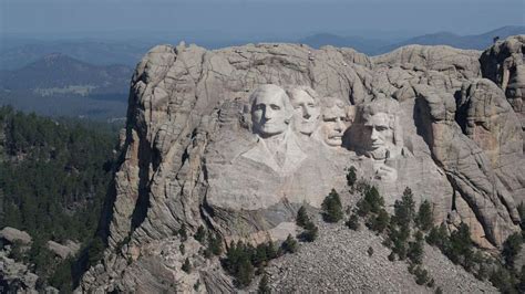 Wildfires force evacuations, shut down Mount Rushmore Memorial National ...