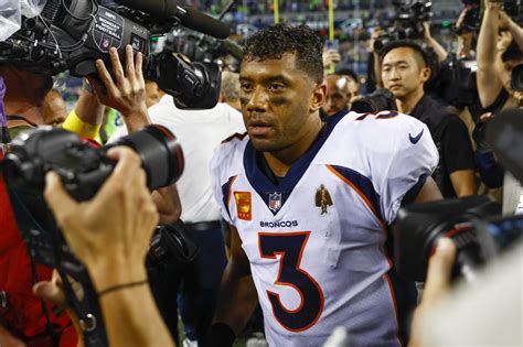 Denver Broncos Qb Russell Wilson Defends Nathaniel Hacketts