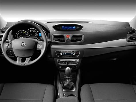 Renault Fluence (2009-2012) характеристики и цена, фотографии и обзор