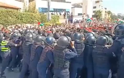 Da Amman A Beirut In Medio Oriente Scoppiano Le Proteste Contro