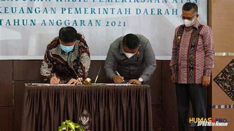 Ketua Dprd Kota Kendari H Subhan St Mengahadiri Penyerahan Laporan