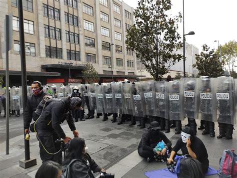 Encapsulan A Feministas Que Protestaban Afuera De Palacio Nacional