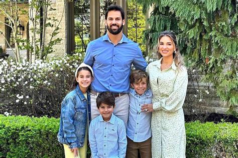 Jessie James Decker Celebrates Daughter First Day of School - Celebs Pair