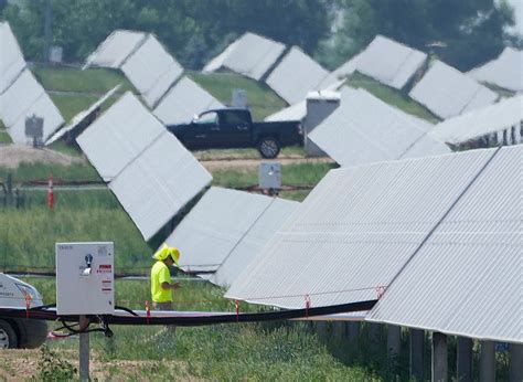 Renewable energy: Why US counties often ban solar, wind power plants 