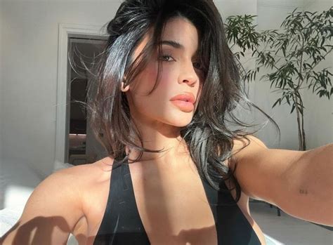 Pokazała się w bikini Wybrała model dla odważnych