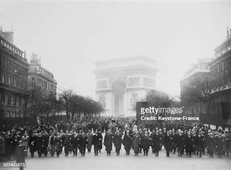 1843 Commemoration Of Armistice Day In Paris Stock Photos High Res