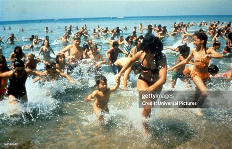 Crowds run out of the water in a scene from the film 'Jaws', 1975. News ...