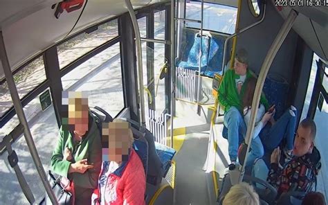 Zniszczyli Drzwi W Autobusie Mzk Grudzi Dz S Poszukiwani Przez