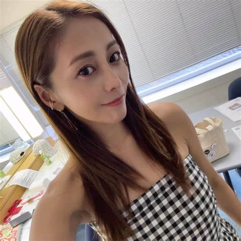 熊切あさ美さんのインスタグラム動画 熊切あさ美instagram「今朝は早起き☺️ 四時前に起きたよ 今日は暖かそうだね☺️ 洋服