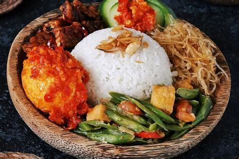 Berikut Rekomendasi Nasi Uduk Di Bogor Yang Terkenal Enak Lauknya