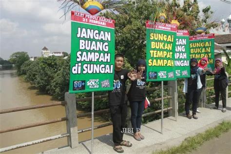 PENGELOLAAN SAMPAH SOLO Awas Mulai Agustus Buang Sampai Ke Sungai