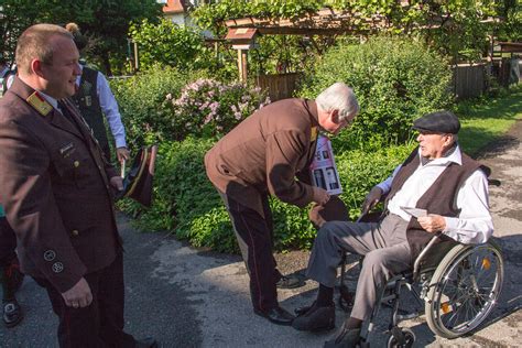 Stadtfeuerwehr Weiz Aktuell News Jubilare Willi Krenn Und Franz