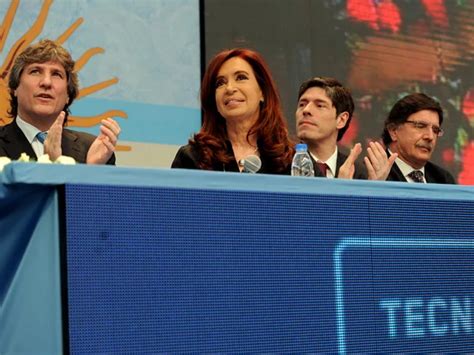 La Presidente Cantó Por Néstor Kirchner Y Recordó A Leonardo Favio