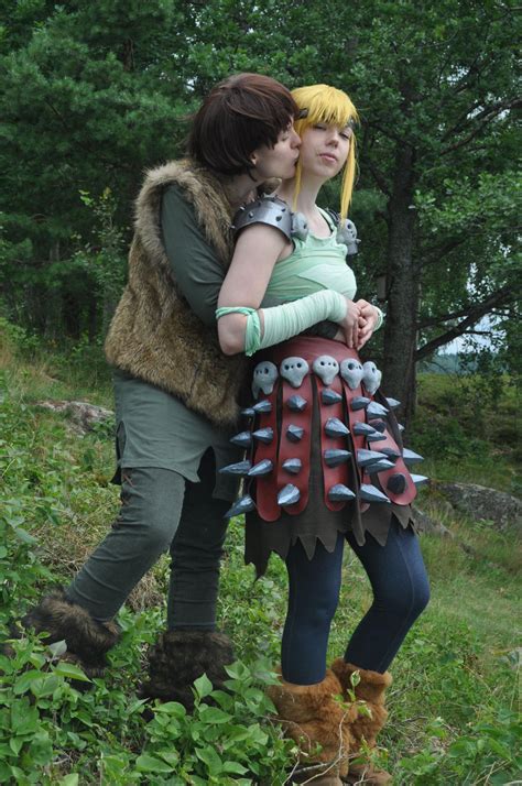 Hiccup X Astrid Small Kiss By Kozekito On Deviantart